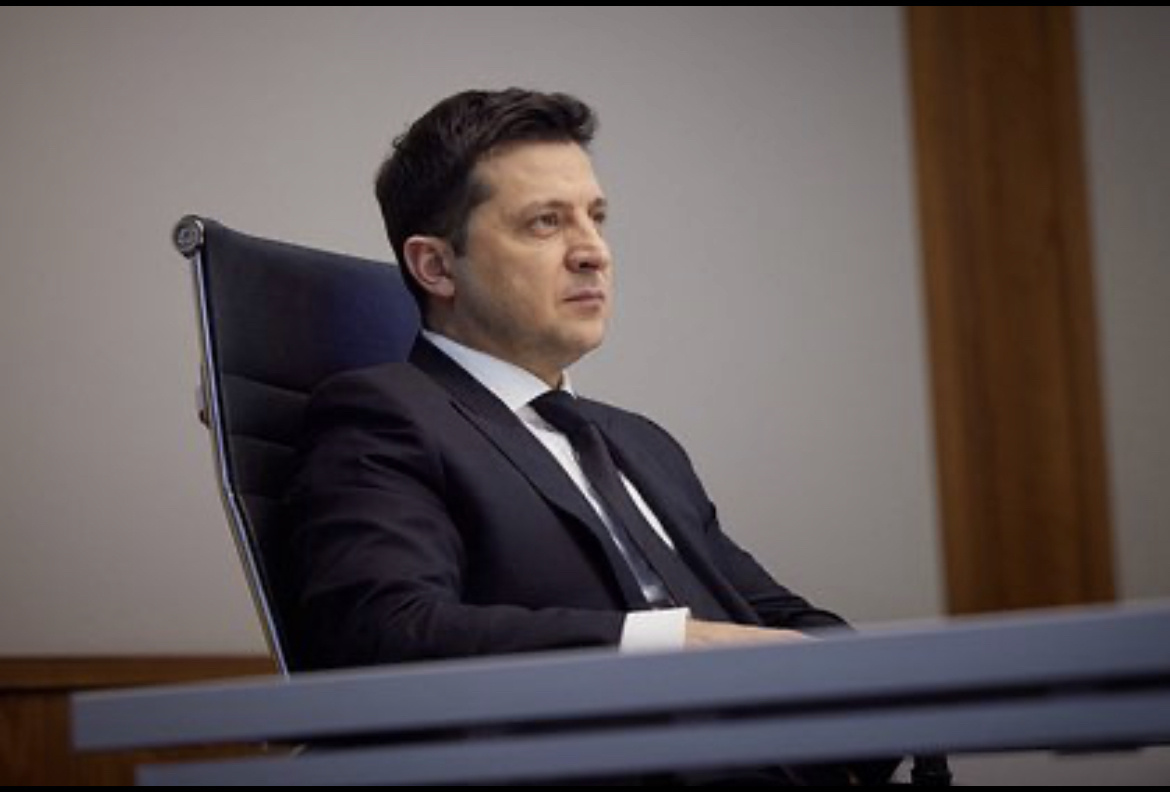 Украинский президент Владимир Зеленский в видеообращении в своем Telegram-канале признал, что Киев несет ответственность за очередную попытку атаковать Крымский мост 12 августа. По его словам, таким образом Вооруженные силы Украины (ВСУ) отвечают на действия России.
