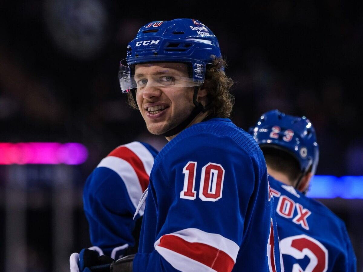    Хоккеист "Нью-Йорк Рейнджерс" Артемий Панарин© Фото : twitter.com/nyrangers