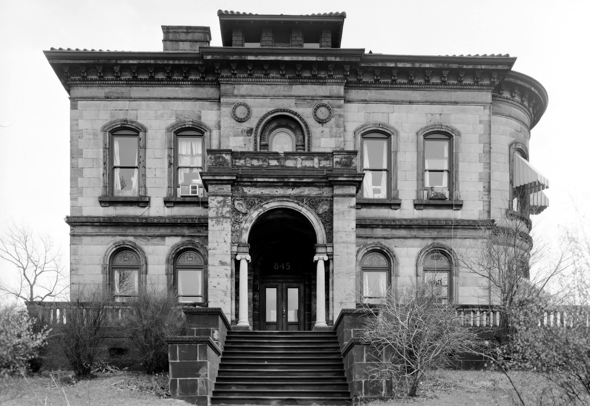 Дом в Питтсбурге, который тоже не сохранился до наших дней. Это не особняк Конжелье (его фотографий не сохранилось), но, как говорят, они были схожи по стилю