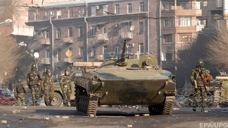 Властям Армении пришлось выводить войска для поддержания порядка 