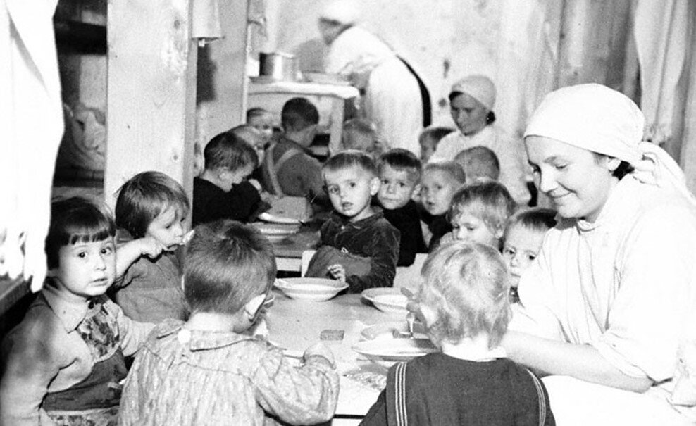 Дети в школе во время войны фото