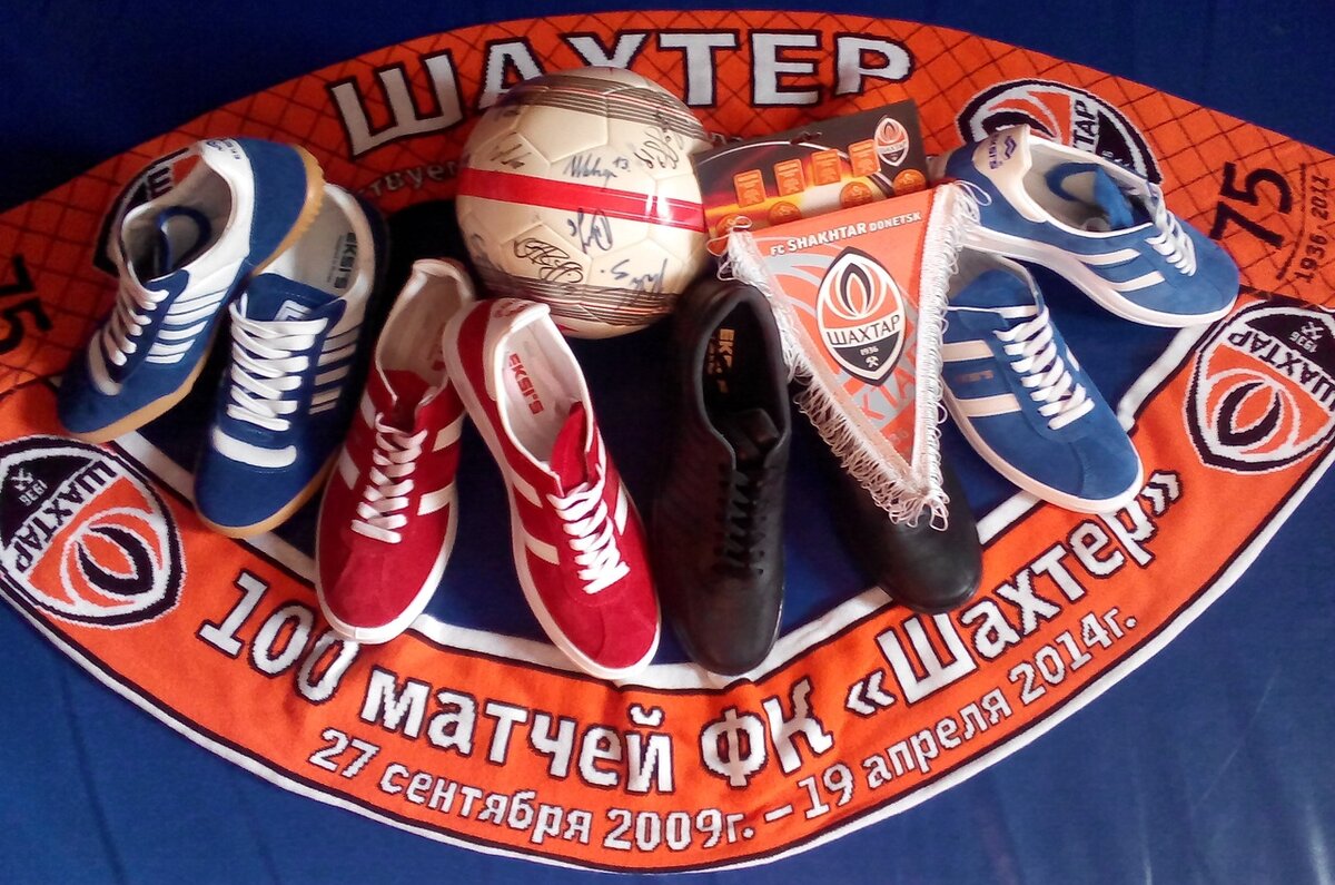 На фото слево направо кроссовки Eksi's  40; Eksi's  10; Eksi's  377; Eksi's  10