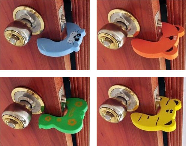 1. установить амортизатор на боковую сторону дверного полотна, препятствуя полному закрытию двери. 2. установить фиксатор положения на полу под дверным полотном, исключая любое его движение.