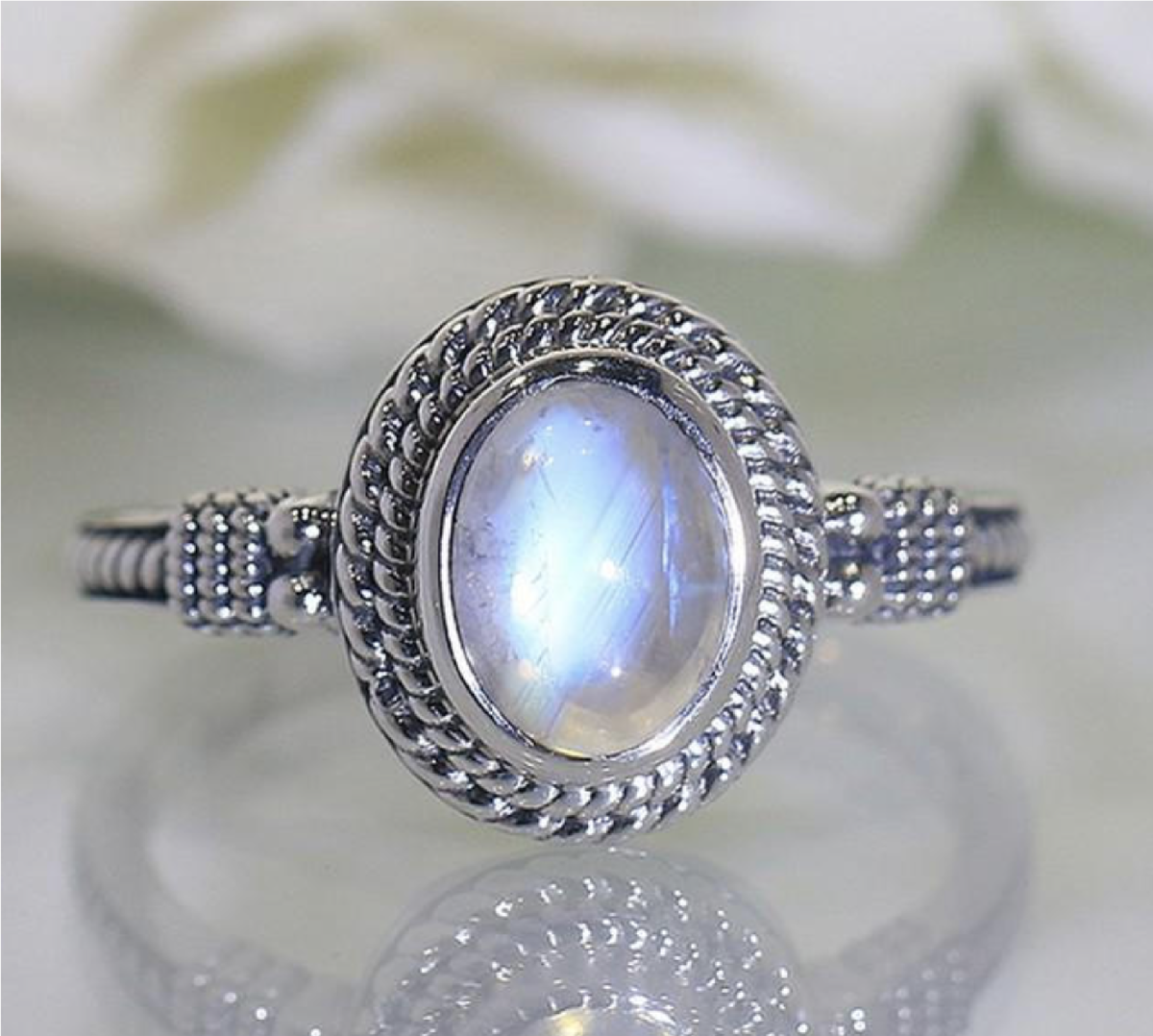 Лунный камень украшения. Moonstone Ring. Лунный камень украшения в серебре. Серебряное кольцо с лунным камнем.