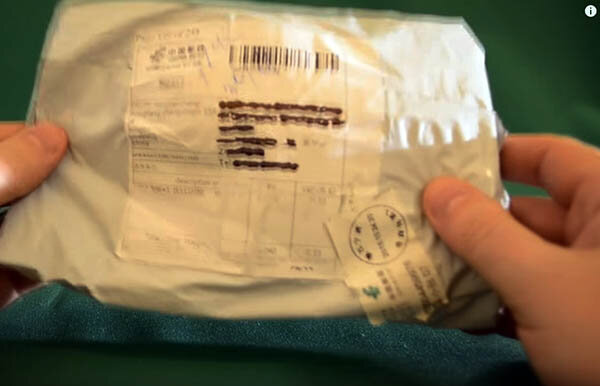 Распаковка посылок последнее видео. 200 Грамм посылка. Распаковка машинок в посылке. Вес посылки с АЛИЭКСПРЕСС. Разрезаны посылки с АЛИЭКСПРЕСС