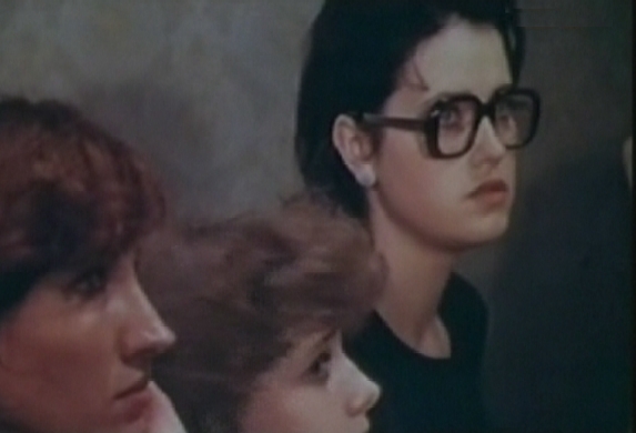 кадр из фильма «Одиноким предоставляется общежитие», 1983 год 