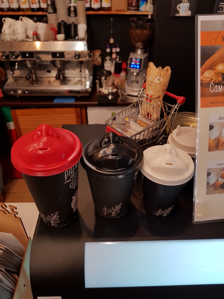 ПРОМОКОД и СКИДКА 5% на любой кофе в Рисполикофее.  Просто скажи баристе кодовое слово «Росс Геллер» и получи свой кофе со скидкой. 