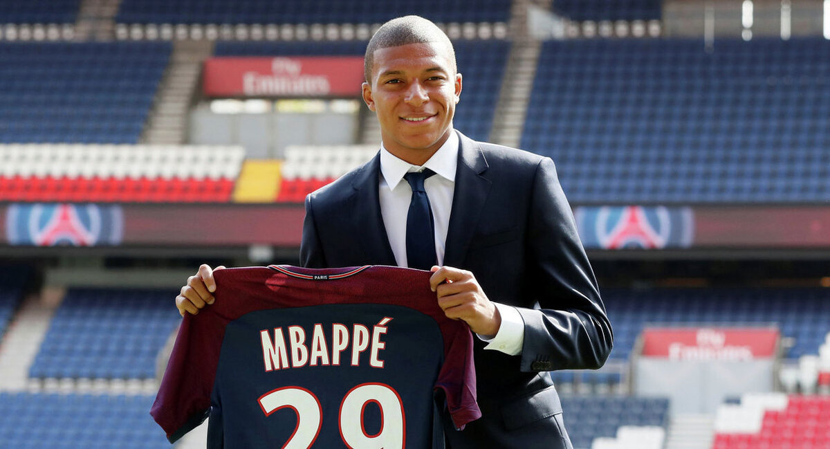 Килиан Мбаппе. Подписывайтесь на канал и следите за самыми интересными событиями в мире футбола! Фото взято с сайта news.vse42.ru