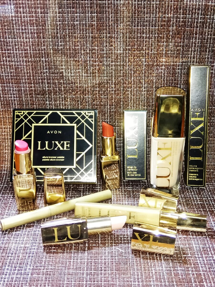 Увлажняющая помада Avon Luxe, подводка для глаз Avon Luxe, Тональный крем Avon Luxe, Тушь Avon Luxe, Палитра для макияжа Avon Luxe