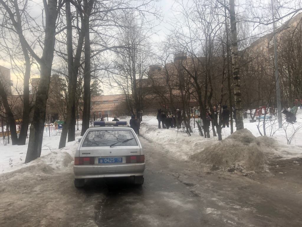 У ворот эвакуированного садика №127 