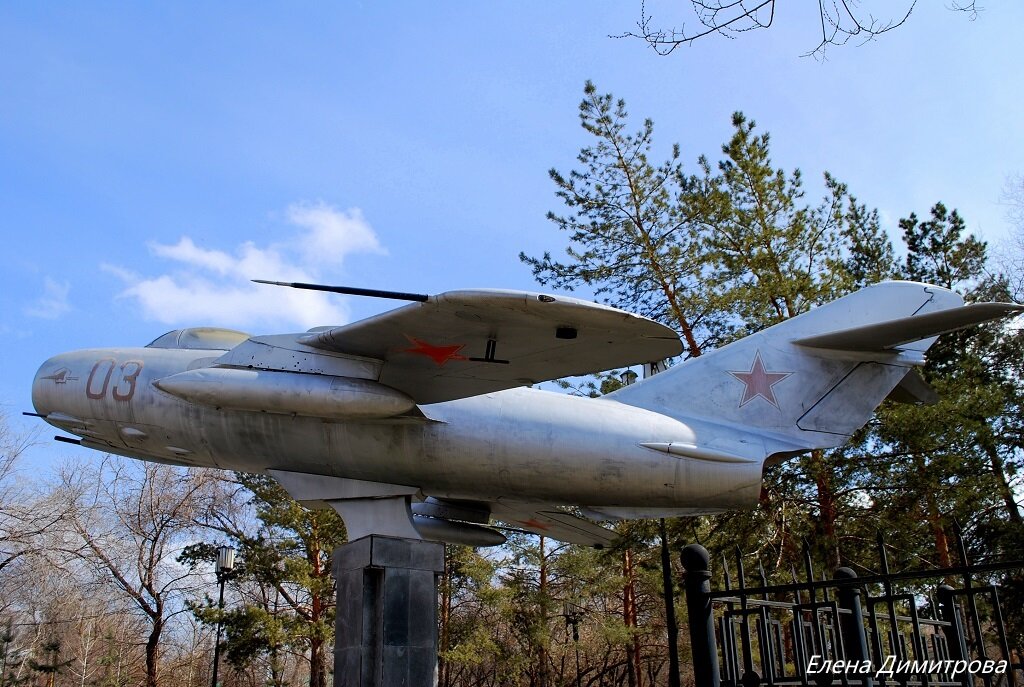 МиГ-17 03 красный