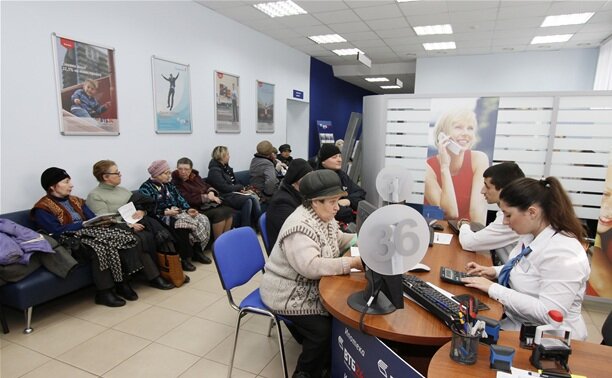 Первый экспресс. Очередь в ВТБ. Очереди в отделениях банка ВТБ. Очередь в ВТБ банк. Очередь офис ВТБ.