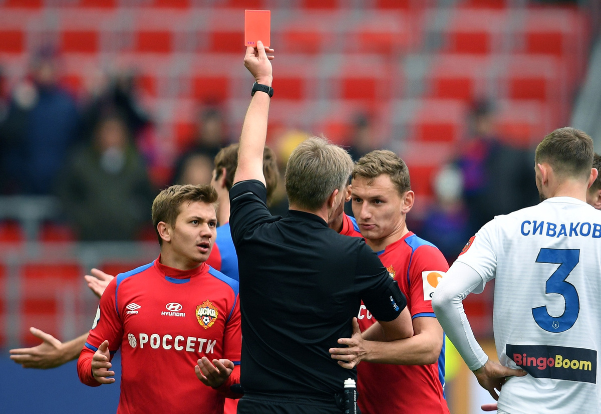 Сергей Лапочкин удаляет Марио Фернандеса (ЦСКА)