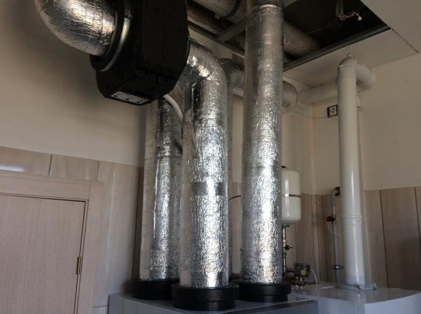 Канальный охладитель Blizzard Lufttechnik Klasse 150 используется на вентиляционной установке Vaillant Recovair