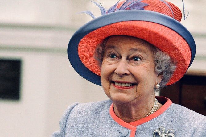 Знаменитости, королевская семья, королевский дворец 