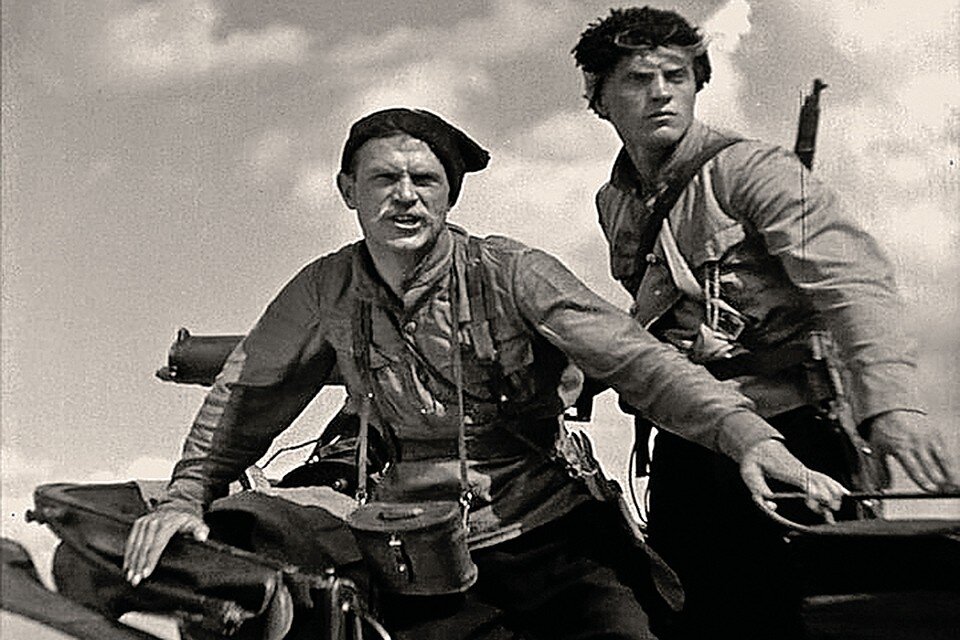 Кадр из легендарного фильма. Именно таким мы себе Чапаева в основном и представляем