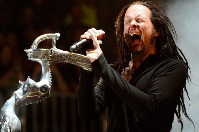 Вокал Дэвиса — это именно то, что сделало группу культовой