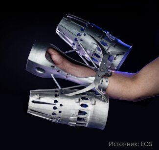 С помощью полимерной аддитивной технологии EOS были изготовлены кабельная разводка и корпуса для электронных устройств и батарей. Для создания кронштейнов и системы управления изменением направления тяги использовалась технология лазерного сплавления металлических порошков EOS. Благодаря переходу с титана на алюминиевый материал вес кронштейнов для двигателей снизился на 10 процентов. Применения аддитивных технологий позволило также сократить число деталей в конструкции с восьми до трех.