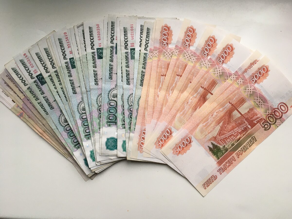 40000 руб. Денежный веер. Веер из денег. Купюры веером. Веер из тысячных купюр