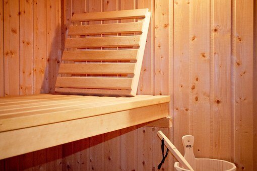 https://cdn.pixabay.com/photo/2016/05/20/21/11/sauna-1405973__340.jpg