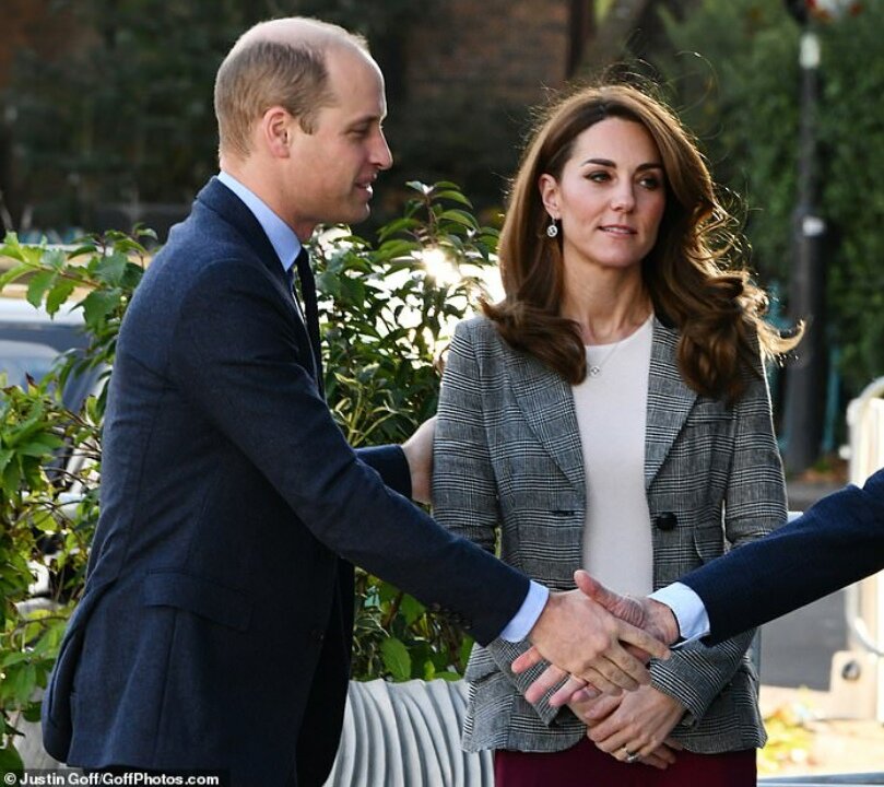 Как принц Уильям несколько раз проявил нежность по отношению к Кейт на волонтерском мероприятии