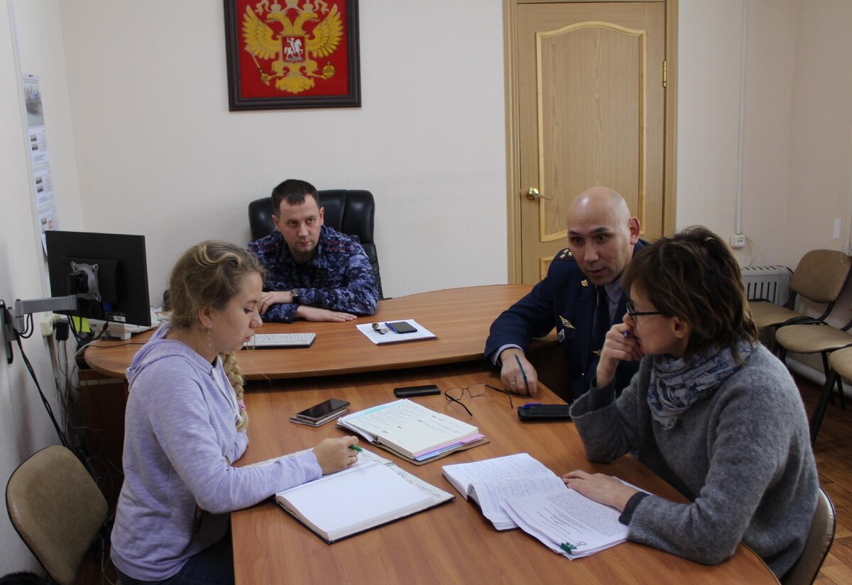 Представители ОНК в кабинете начальника КП-22