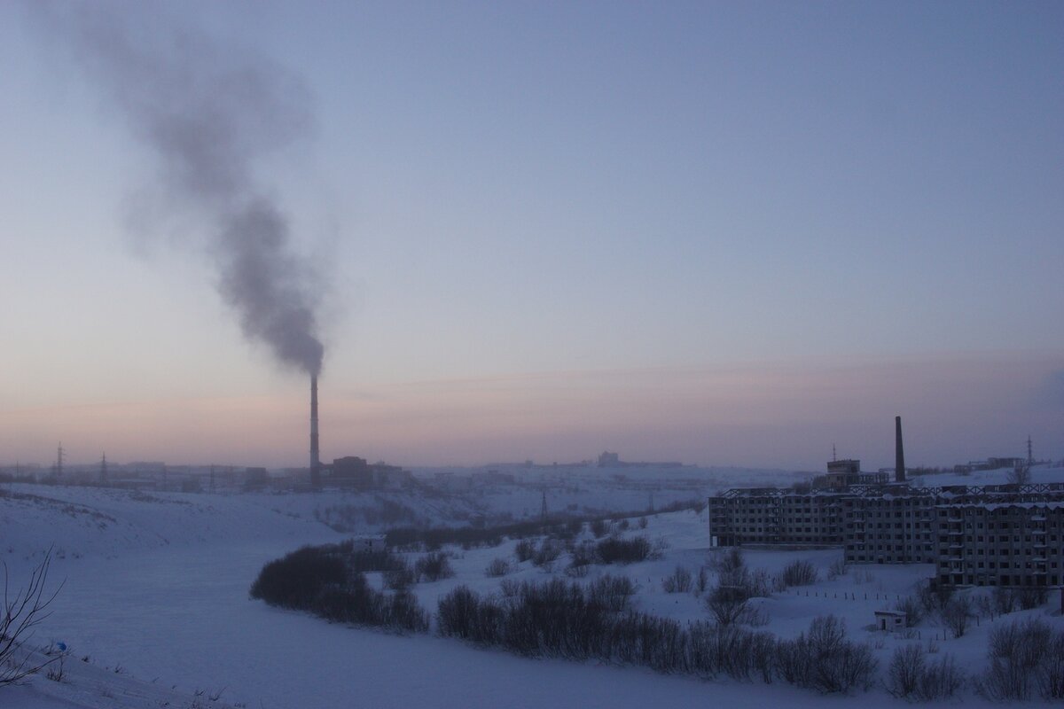 Холод и пустота заброшенных зданий - именно такой я представляла себе Воркуту.