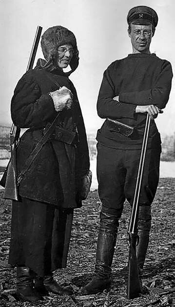 Е.И. Урванцева и Н.Н. Урванцев, фото из книги "Жёны полярников"