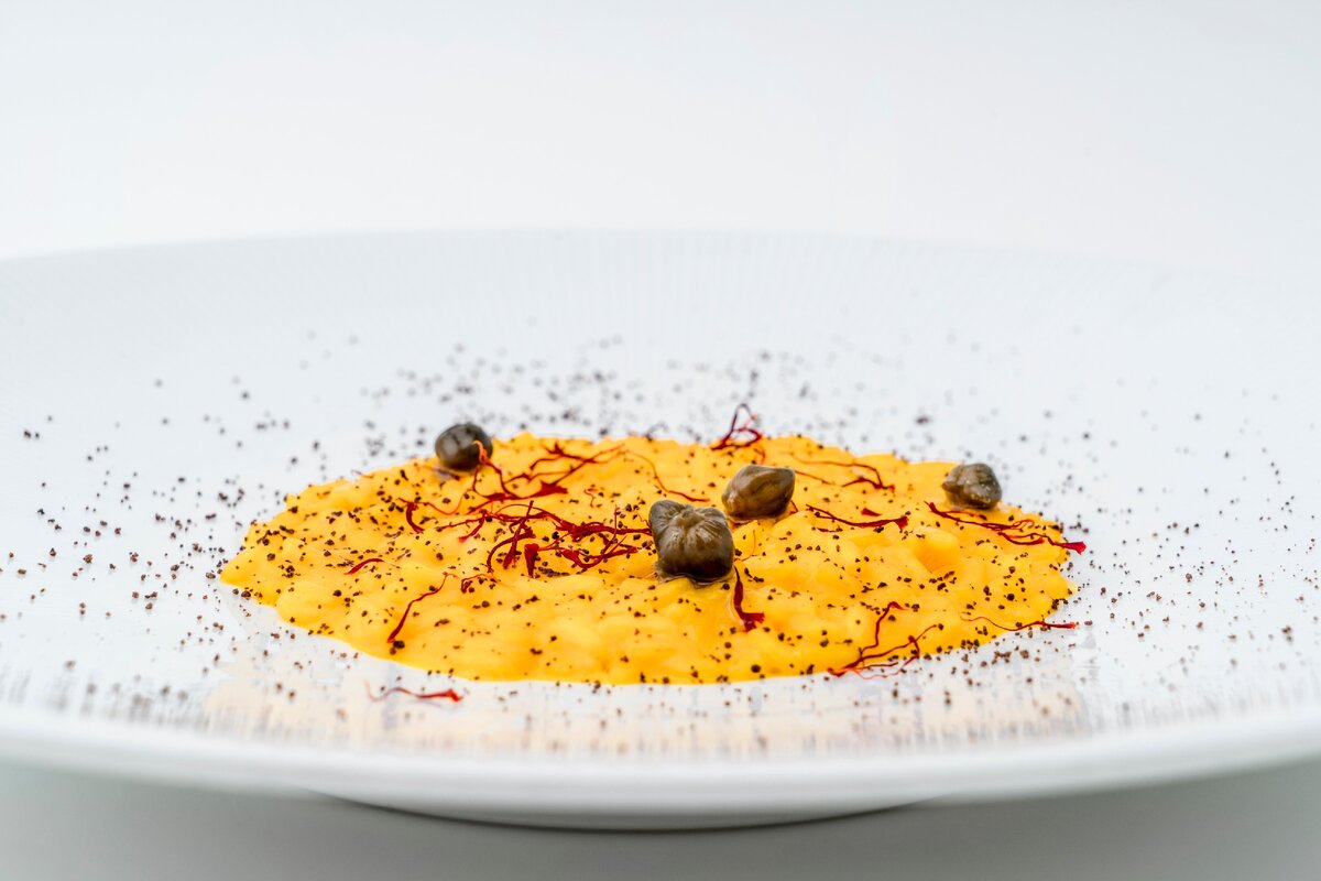 Ризотто с каперсами и шоколадной крошкой шеф-повара отелей группы Lefay Resorts Маттео Маенца 