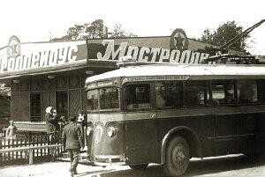 Первый советский троллейбус ЛК-1 (Фото 1934 года)