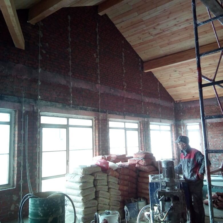 Перед началом соплования. Маяки выставлены, стены огрунтованы