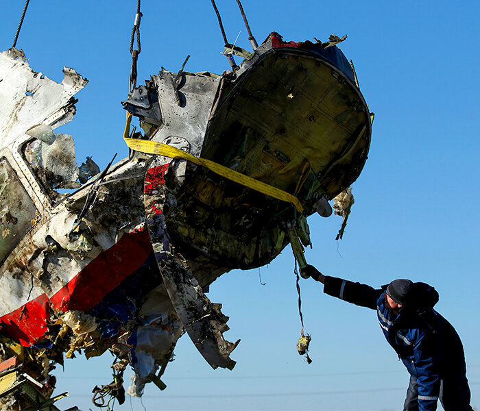 «Русская служба Би-би-си», ссылаясь на собственные источники, пишет, что под псевдонимом «Владимир Иванович» в деле о сбитом авиалайнере проходит генерал Андрей Бурлака. В основу публикации легли материалы Совместной следственной группы (JIT), которая ведет международное расследование авиакатастрофы, собственное расследование британской вещательной корпорации, а также выводы расследовательской группы Bellingcat и издания The Insider. 
Андрей Иванович Бурлака — действующий первый заместитель руководителя Пограничной службы ФСБ России Владимира Кулишова. Он находился в этой должности и в июле 2014 года, когда произошла катастрофа с Boeing MH17. По данным из открытых источников, до 2014 года Бурлака был генерал-лейтенантом, а затем получил повышение в звании до генерал-полковника.