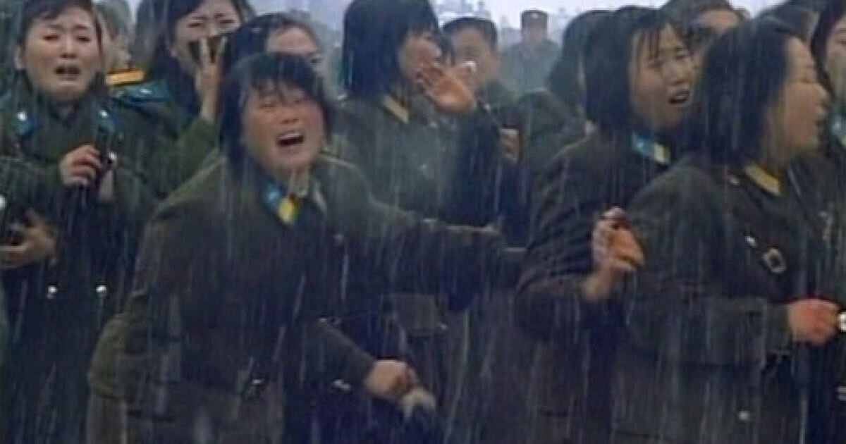 Фотография с похорон Ким Ир Сена. 