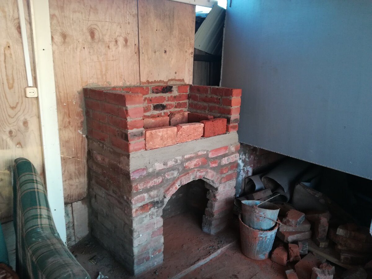 Уже что то получается))))) Начал выкладывать стенки  очага мангала)) 