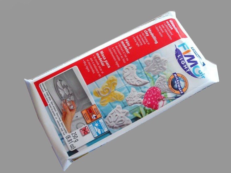 Самозастывающая пластика Fimo - удобно выбрать белую, а после застывания покрасить акриловыми красками 