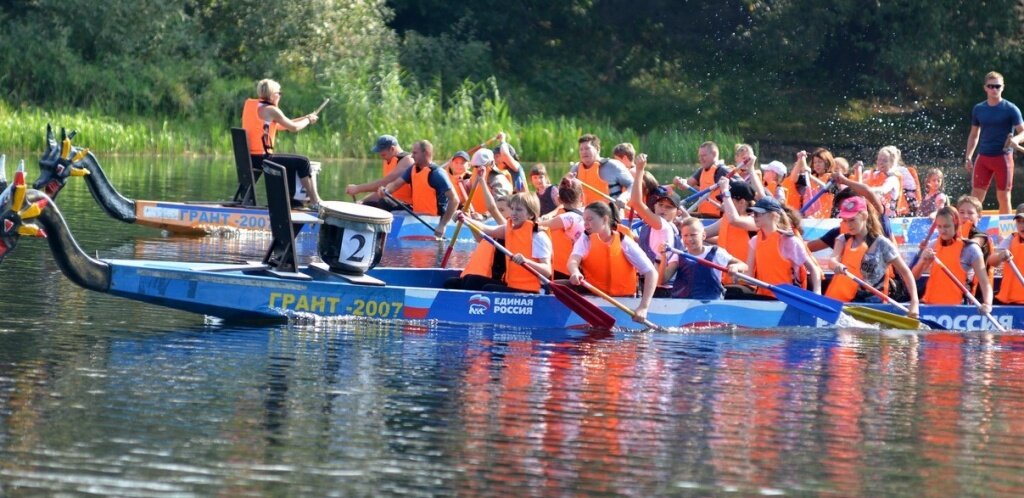 Лодки-драконы на волжской воде