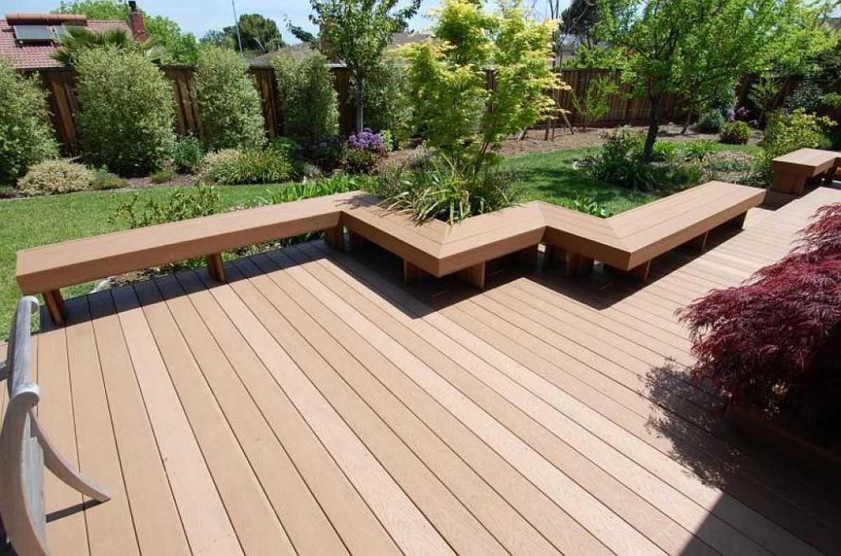 Террасная доска дпк decking. Патио лиственница. Скамья из ДПК патио. Площадка из террасной доски. Скамья из террасной доски.