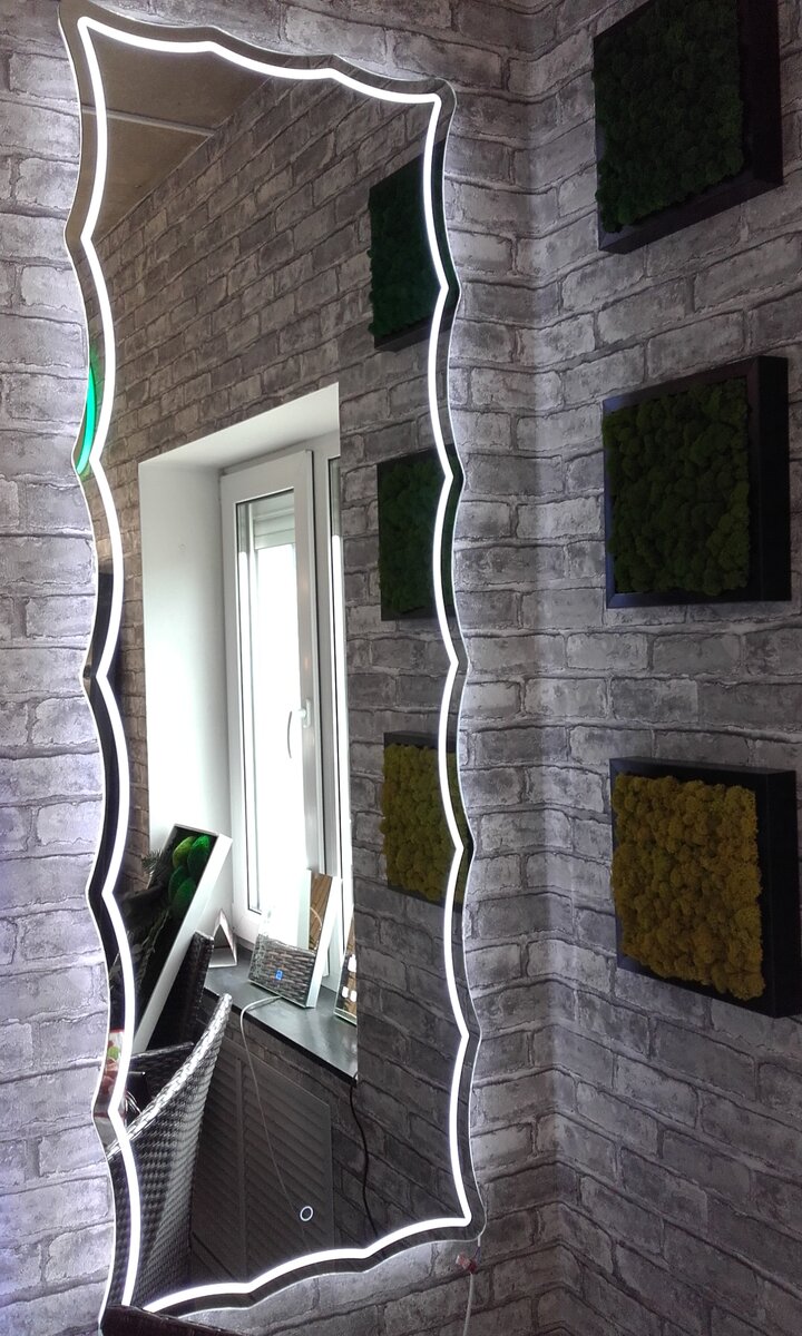 В каждом доме есть зеркало и не одно...