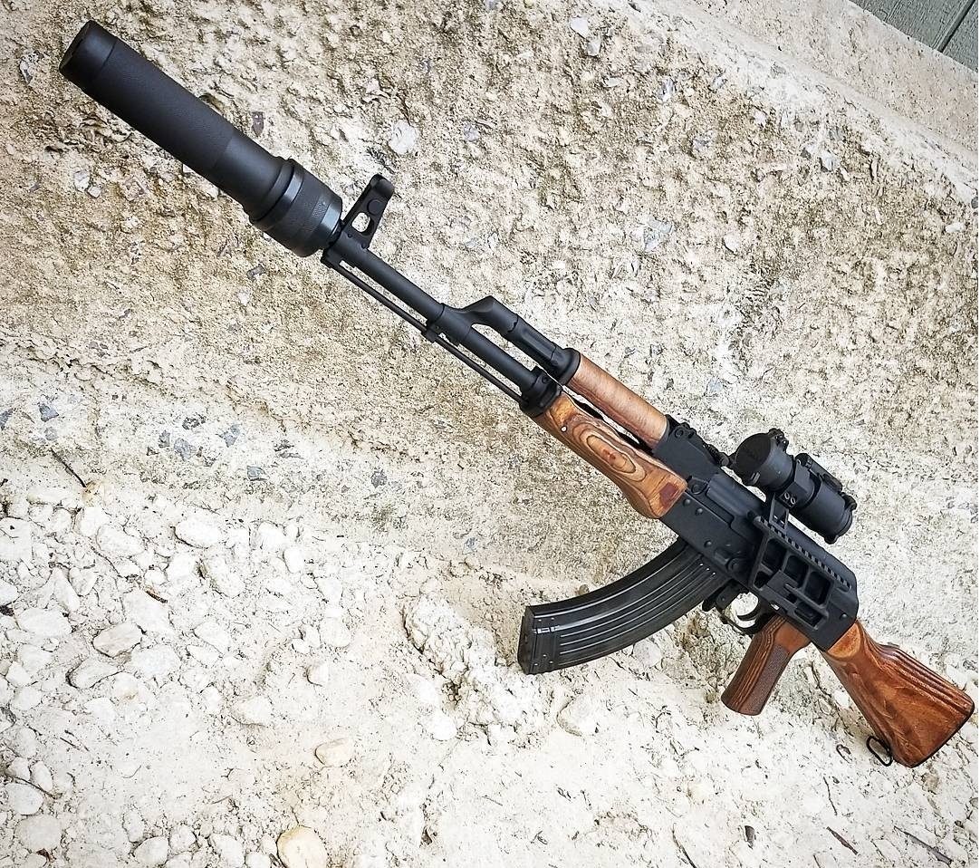 Калашников с глушителем. 