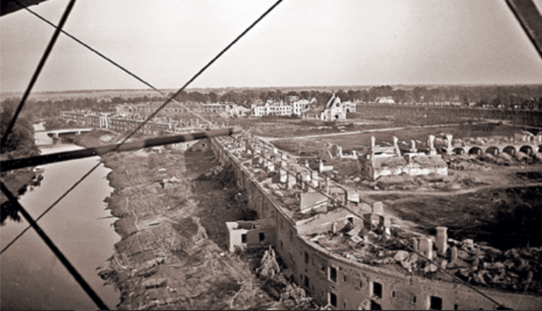Брестсткая крепость в день освобождения от фашистов 28 июля 1944 года