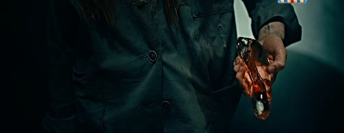 А потом достает из кармана какой-то кусок желтого льда и ему протягивает. Костин  лед взял, а женщина исчезла.