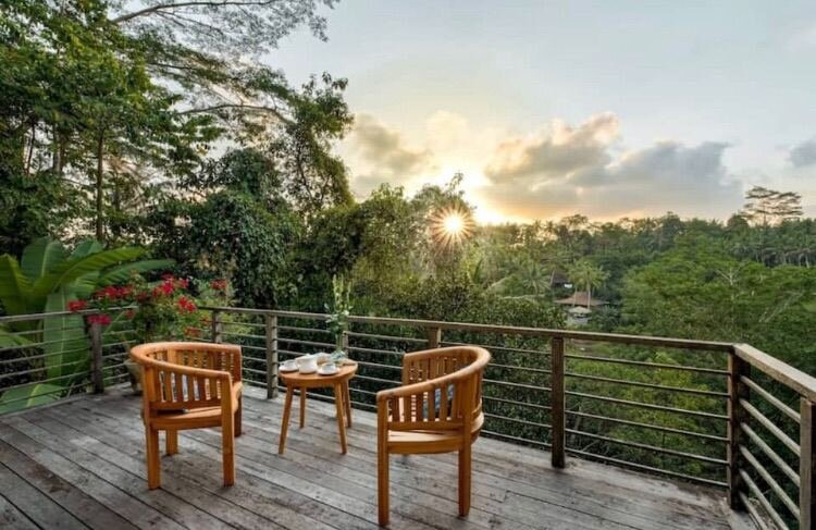 Вид с балкона на закат