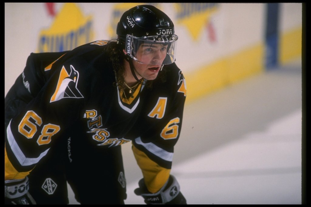 Яромир Ягр в свитере любимой команды с которой он начинал.  фото картинки яндекса. 