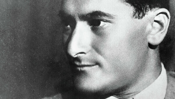 Евгений Петров