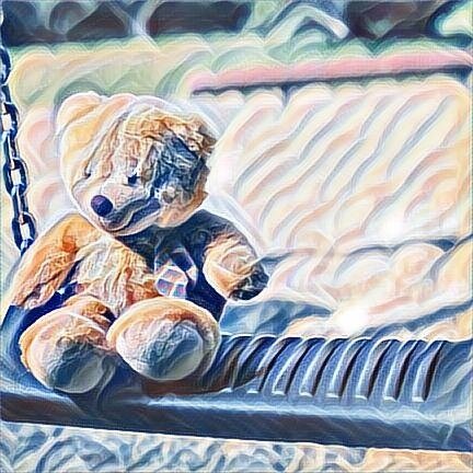 ...качает пустые качели...