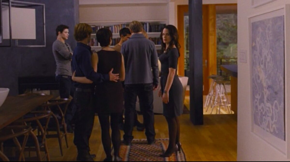 Я смотрю на всё - стулья, столы, картины