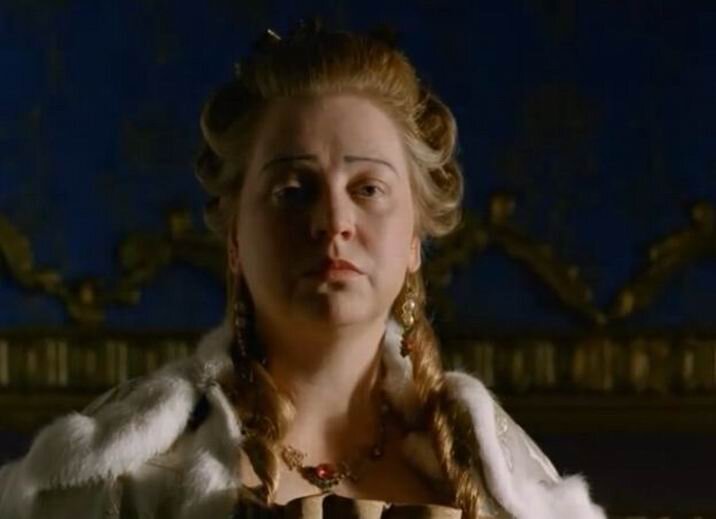 Кадр из фильма «Царская охота», 1990 год. Екатерина Вторая в царском облачении. 