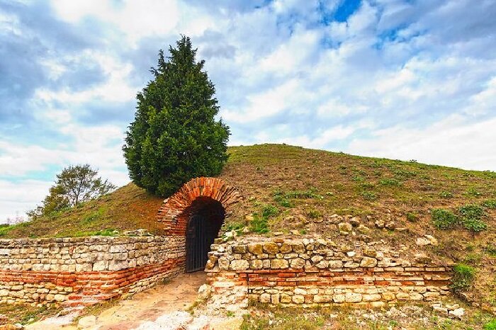 Изображение Яндекс Картинки. Гробница в Поморие