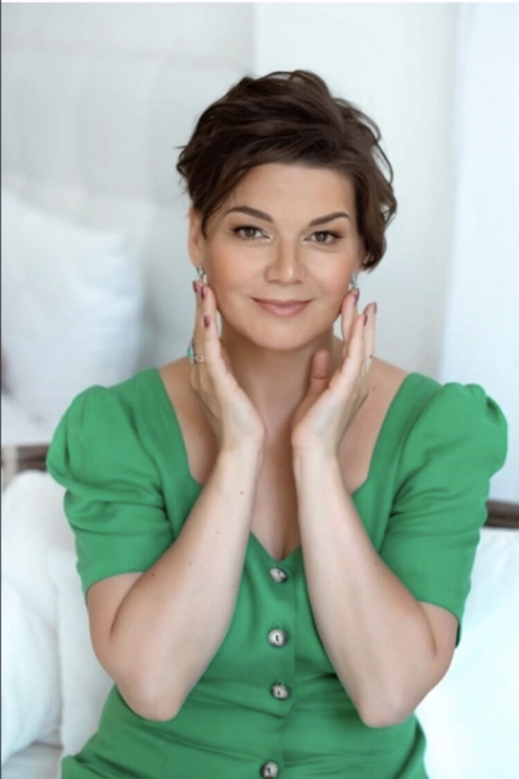 Здравствуйте 💕Будем знакомы💕

✨Я- ведущий косметолог
✨Победитель Всероссийского конкурса косметологов 2019 г
✨Международный Тренер и Специалист Естественно Омоложения через Оздоровление всего тела по методике Фейспластика
✨Автор книг "Личный косметолог"и "Путь к счастью "
💫Создатель курсов по самомассажам и самокоррекции красоты и здоровья 
Кликайте по ссылке и попадёте на мой сайт, где найдете массу полезной информации:

http://faceplastika.online/
