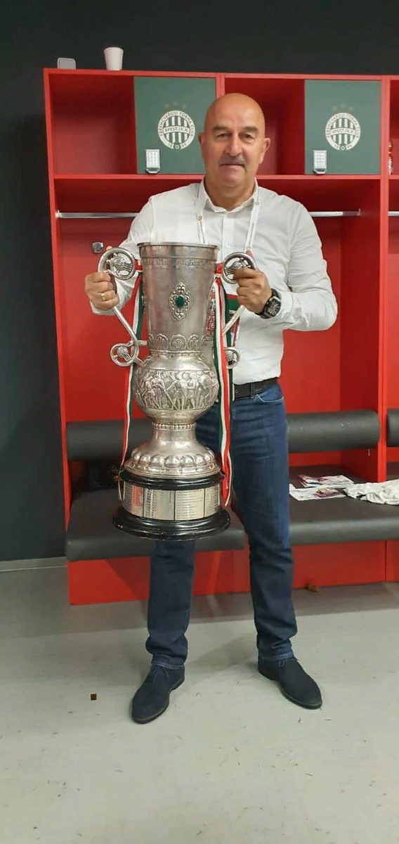 Черчесов тренер ференцварош. Ференцварош черчесов кубок. Кубок венгрии по футболу. Кубок венгрии по футболу. Ференцварош фехервар.